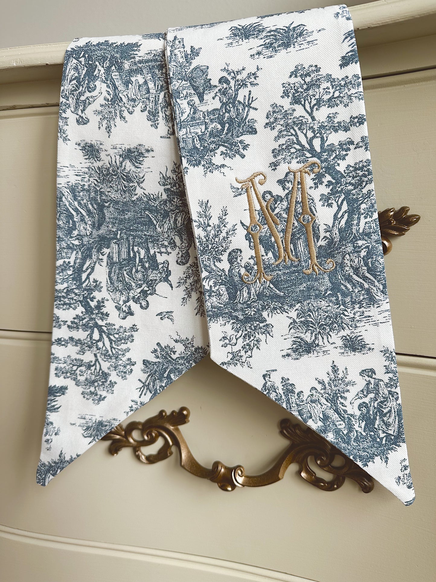 Toile wreath sash