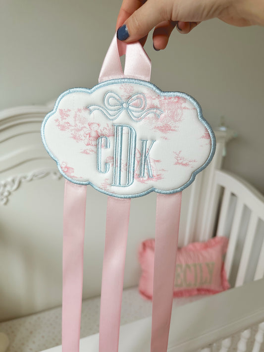 Toile bow holder